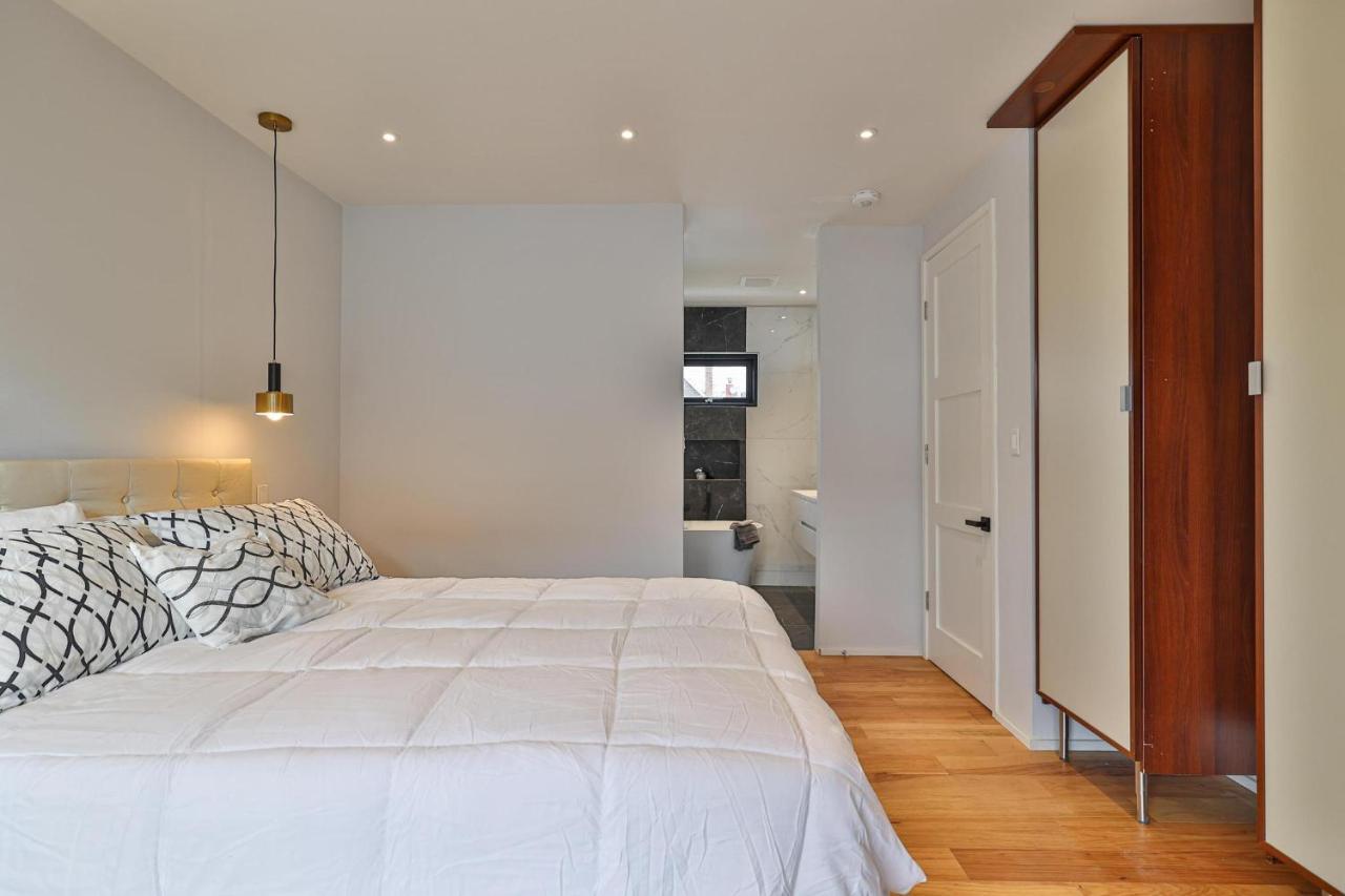 טורונטו New Modern 1400 Sq Ft Coach House Near Everything מראה חיצוני תמונה
