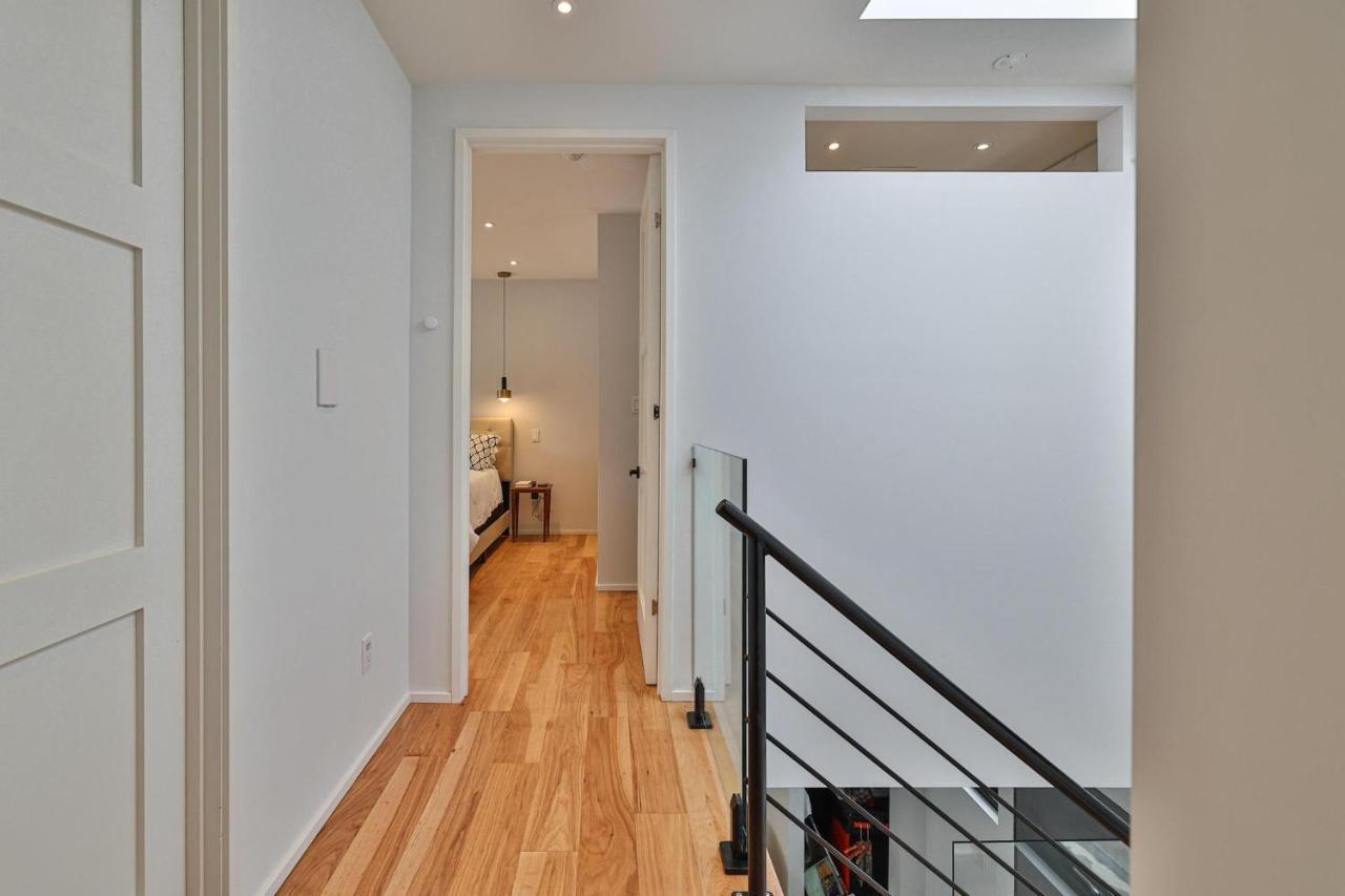 טורונטו New Modern 1400 Sq Ft Coach House Near Everything מראה חיצוני תמונה